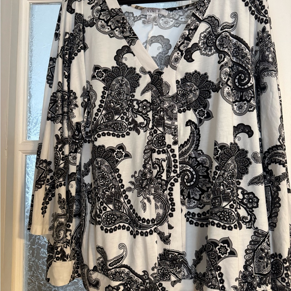 Black and White Paisley Women's Top